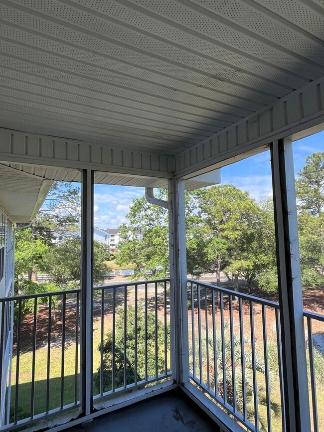 Building Photo - 2 Bedroom, 2 Bath, Third Floor Condo for L...