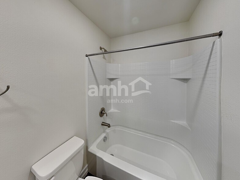 Building Photo - 4719 Tree Swing St