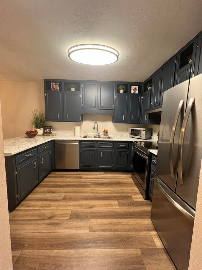 Building Photo - 1000 Holland Dr