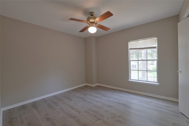 Building Photo - 15918 Pinyon Creek Dr