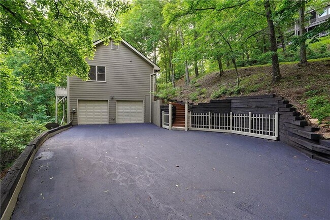 Building Photo - 127 Columbine Dr