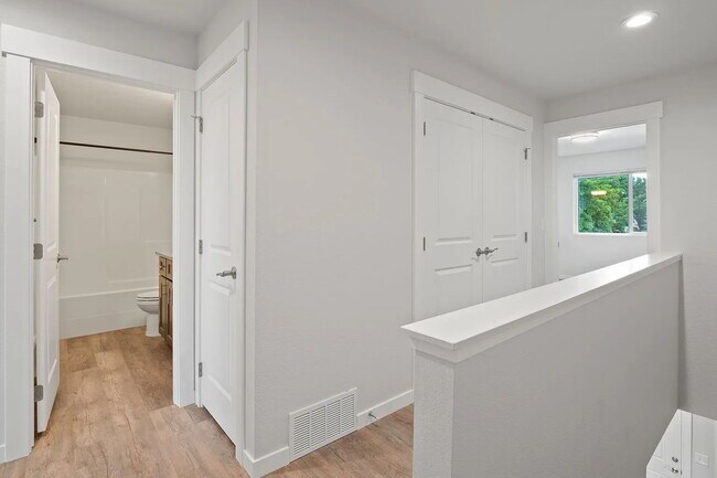Building Photo - "Spacious 3-Bedroom Duplex Retreat on Park...