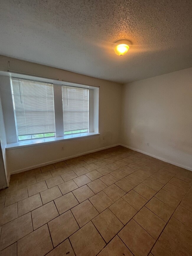 Building Photo - 12211 Wood Spring Ln