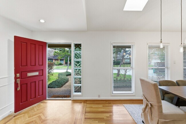 Building Photo - 531 Azaleadell Dr