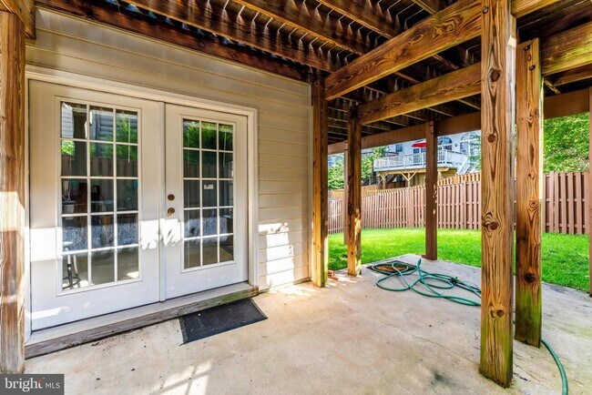 Building Photo - 43759 Lees Mill Square