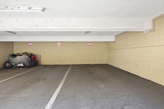Building Photo - Updated 2BD/2BA Apartment IN SYLMAR