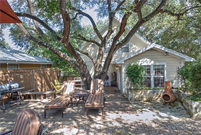 Building Photo - 2404 Thornton Rd