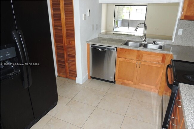 Building Photo - 10104 NW 41st St