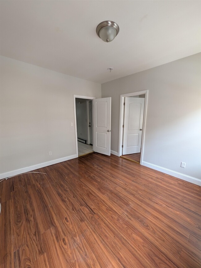 Building Photo - 719 28th St