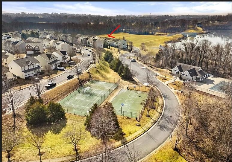 Building Photo - 1057 Lake Pelham Dr