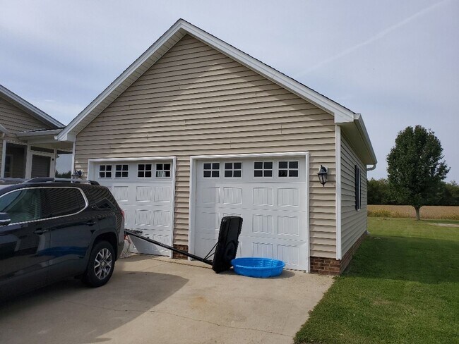 Building Photo - You have to see this beauty!