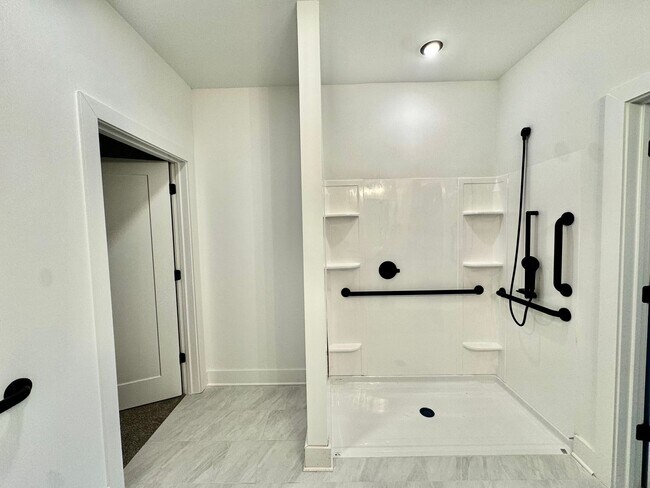 Building Photo - Beautiful NEW 2-Bed, 2- Bath Apartment in Rock Hill!