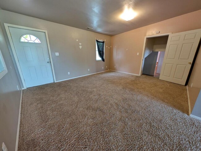 Building Photo - 406 W 4th Ave