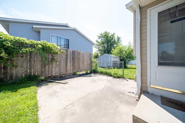 Building Photo - 624 McIntosh Ct