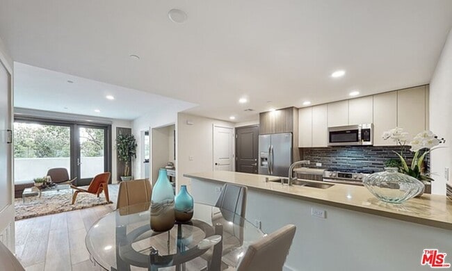 Building Photo - 1070 S Bedford St