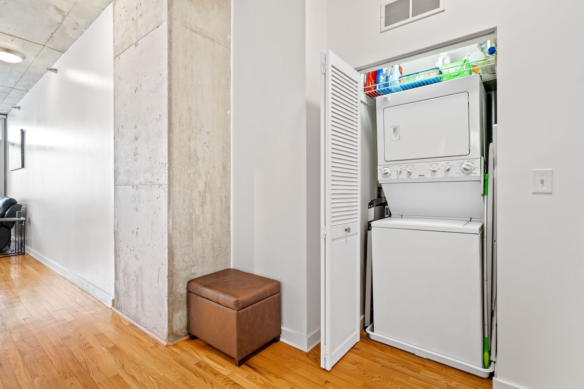 Building Photo - 1720 S Michigan Ave