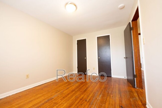 Building Photo - 830 S Harris Ave