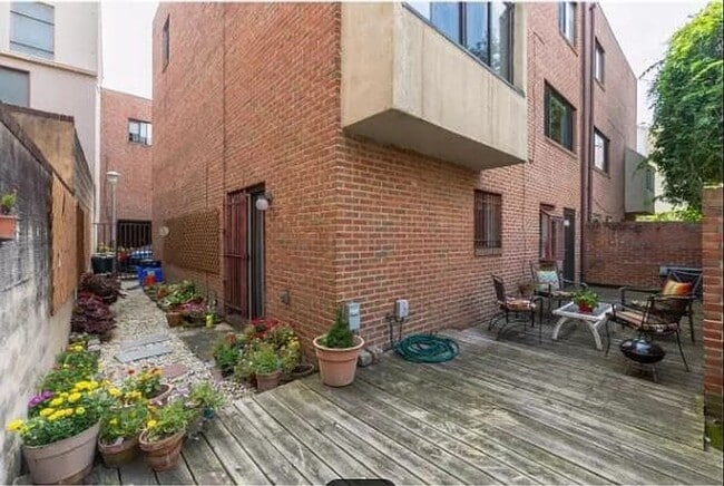 Building Photo - Incredible 2-Bedroom Apartment in Queen Vi...