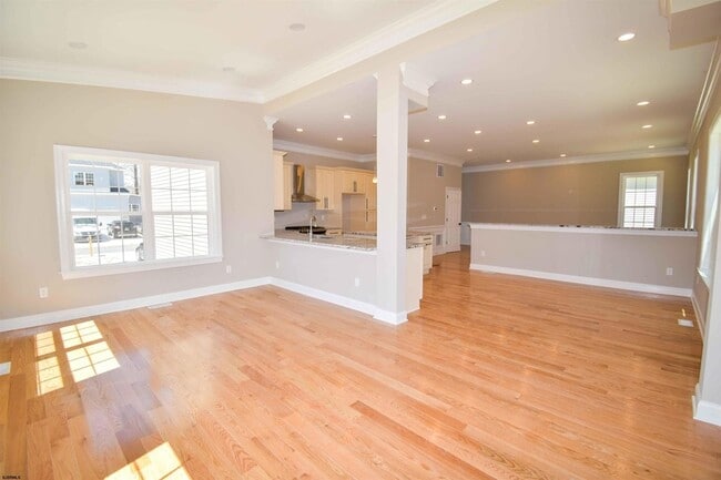 Building Photo - 438A Redwood Ave