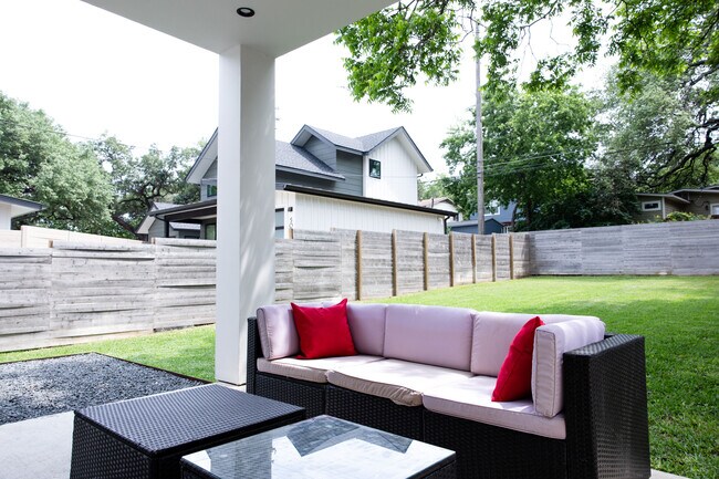 Building Photo - 507 S Park Dr