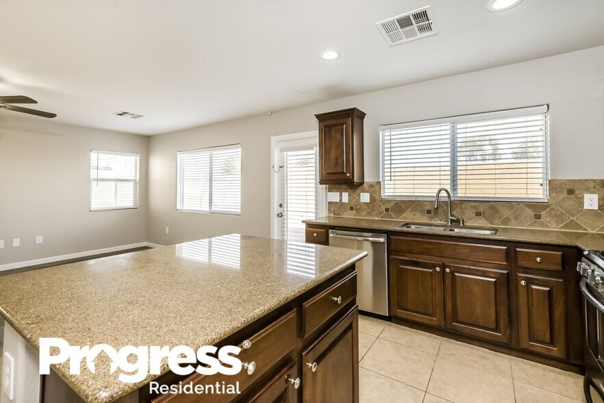 Building Photo - 6528 Blessed Thistle Ave