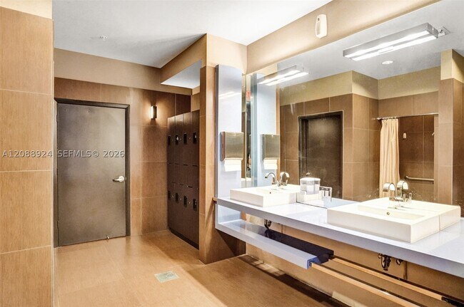 Building Photo - 310 W Park Dr