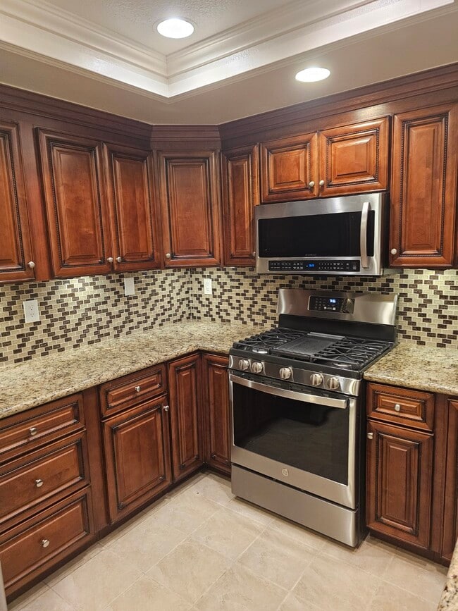 Building Photo - 25 Weepingwood