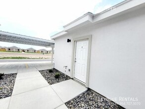 Building Photo - 5801 Sandpiper Ave