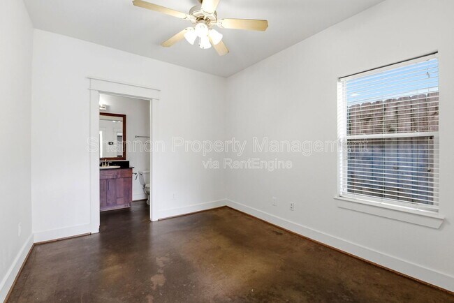 Building Photo - 1512 Crockett St