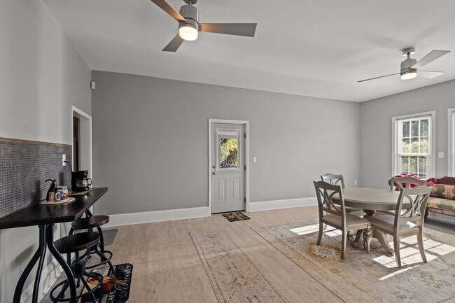 Building Photo - RENTAL HOME 3BD/2BTH