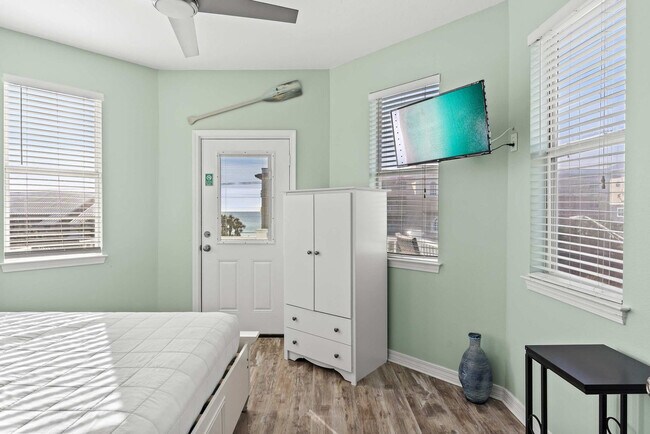 Building Photo - 2809 Scenic Hwy 98