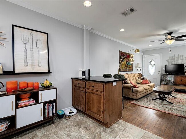 Building Photo - 574 Church St