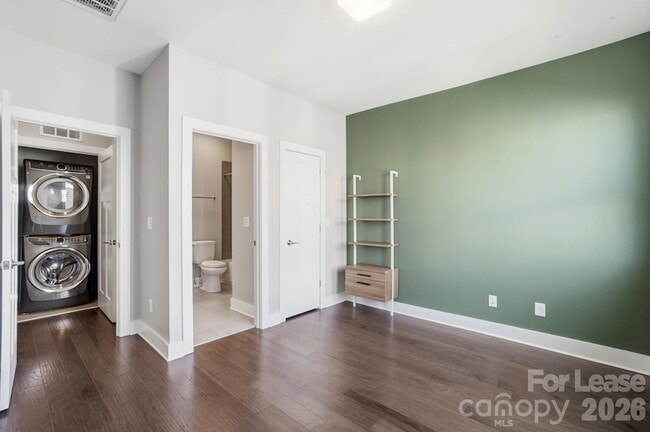 Building Photo - 523 Sedgefield Park Dr