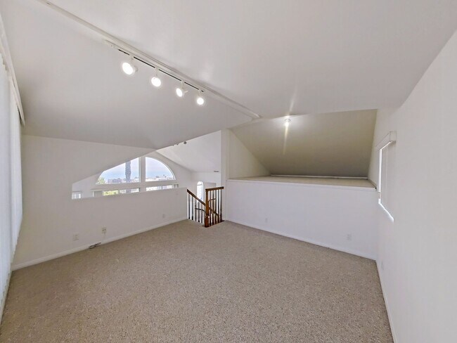 Building Photo - 617 E Avenida San Juan