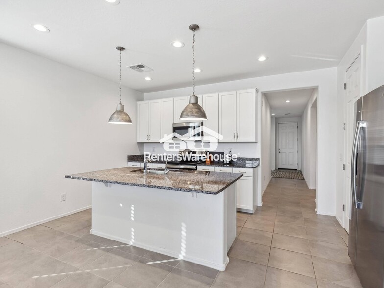 Building Photo - 1241 E Gabrilla Dr