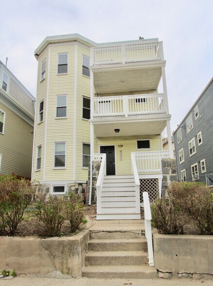 Primary Photo - 109 Pleasant St
