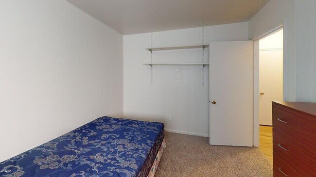 Building Photo - 839 Tappan-839-2