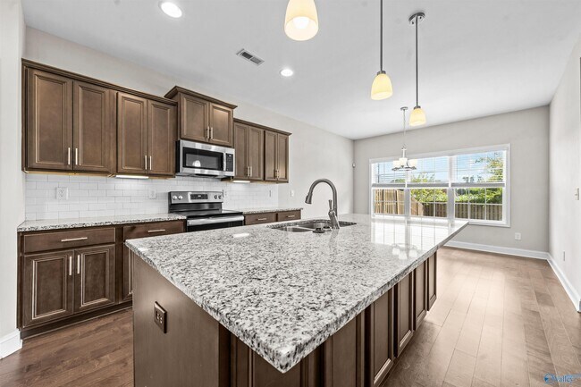 Building Photo - 104 Erskin Parcus Dr