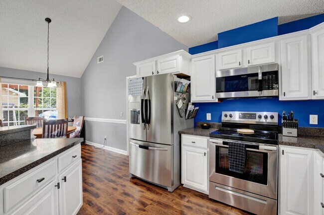 Building Photo - 211 Mikal Dr