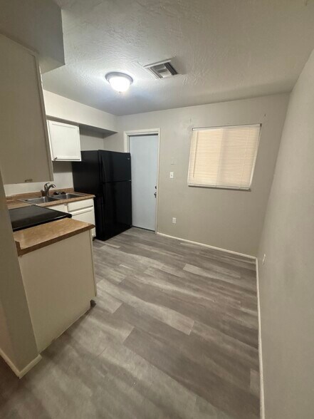 Building Photo - 10805 N 17th Dr