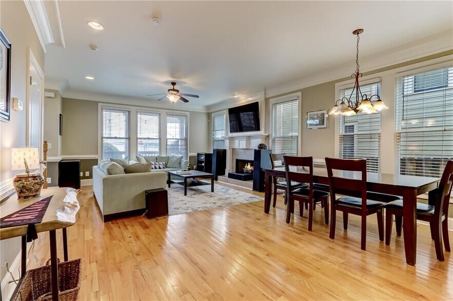 Building Photo - 345 Chastain St SE