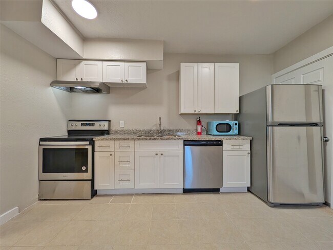 Building Photo - 1219 33rd St