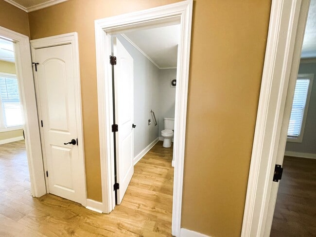 Building Photo - 5250 Whispering Creek Dr