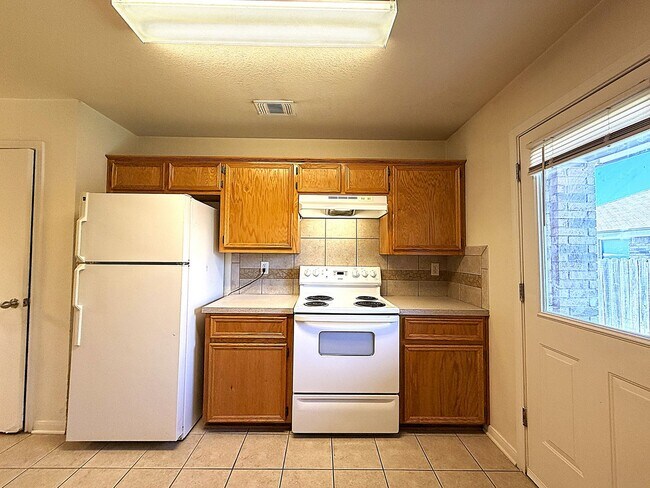 Building Photo - 1304 Cinch Dr