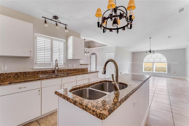 Building Photo - 856 Jarnac Dr
