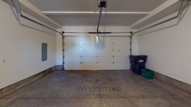 Building Photo - Luxury Townhome located in the Vue 22 Comm...