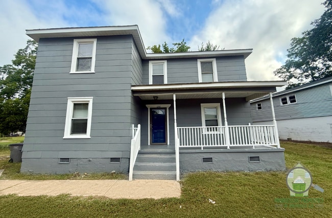 Primary Photo - 1206 W Bramlett Rd