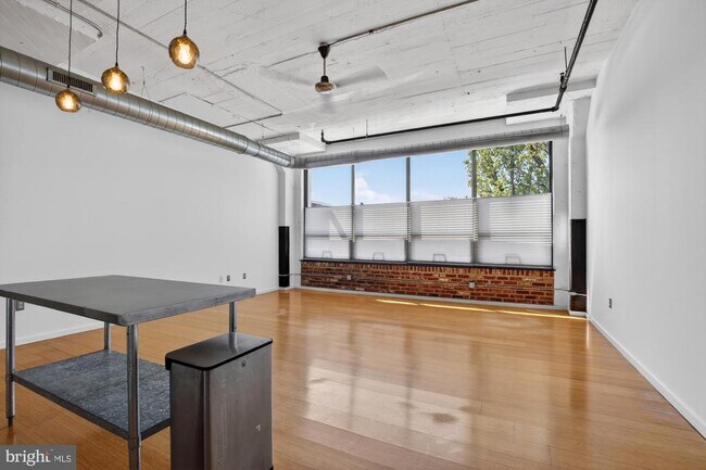 Building Photo - 1714 Memphis St