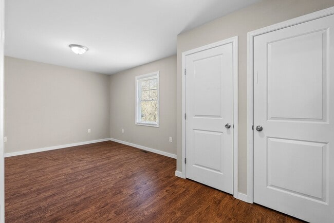 Building Photo - 3-Bedroom in Town of Farmville with Privacy and Convenience!