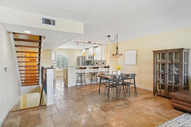 Building Photo - 637 Pinellas Bayway